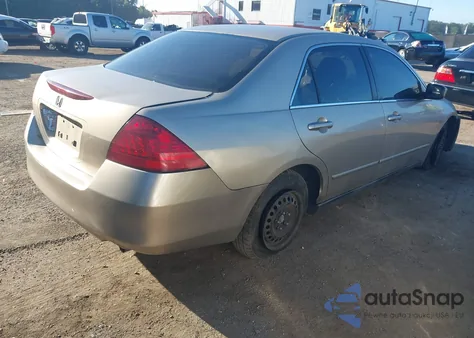 2007 Honda Accord 2.4 Lx z USA, uszkodzony, nr VIN 1HGCM564X7A102355